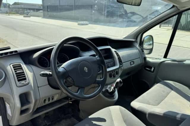 Renault Trafic (2012) thumbnail 4