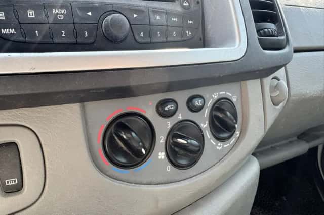 Renault Trafic (2012) thumbnail 6