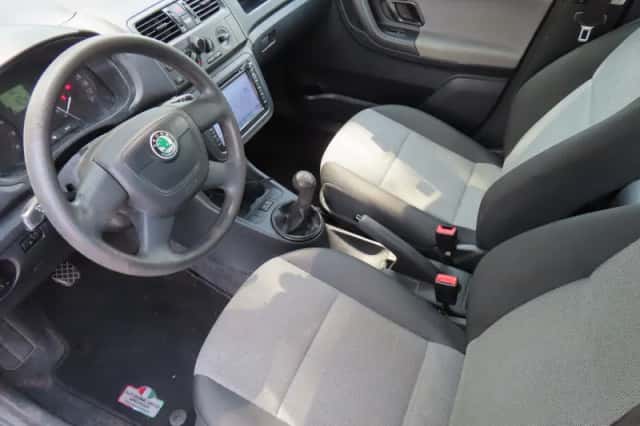 Škoda Fabia (2012) thumbnail 6