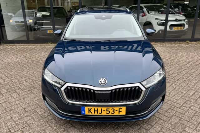 Škoda Octavia (2021) thumbnail 3