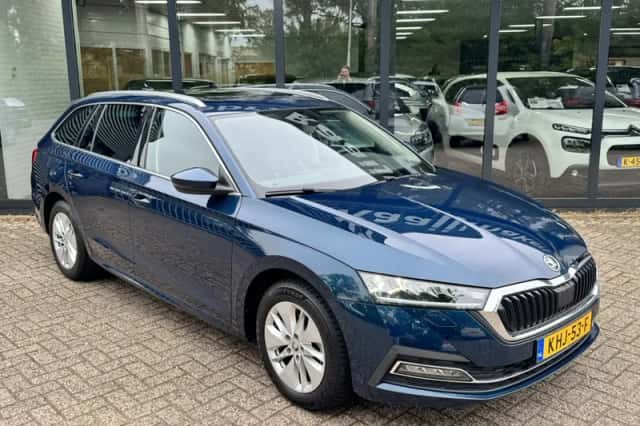 Škoda Octavia (2021) thumbnail 4