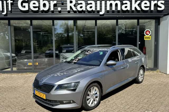 Škoda Superb (2019) thumbnail 2
