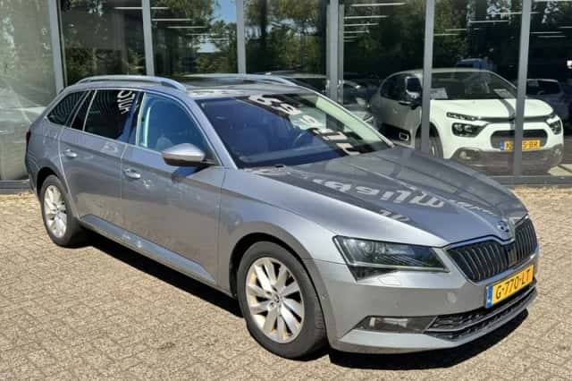 Škoda Superb (2019) thumbnail 4