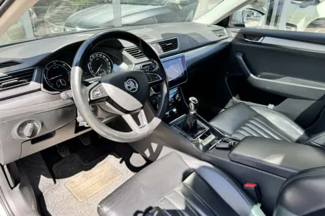 Škoda Superb (2019) thumbnail 5