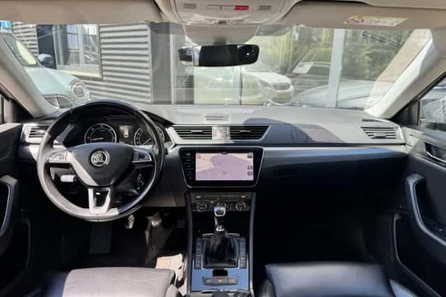 Škoda Superb (2019) thumbnail 6