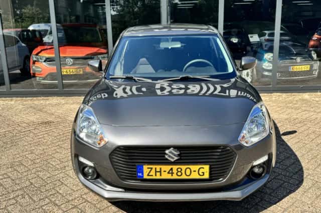 Suzuki Swift (2019) thumbnail 3