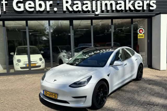 Tesla Model 3 (2019) thumbnail 1