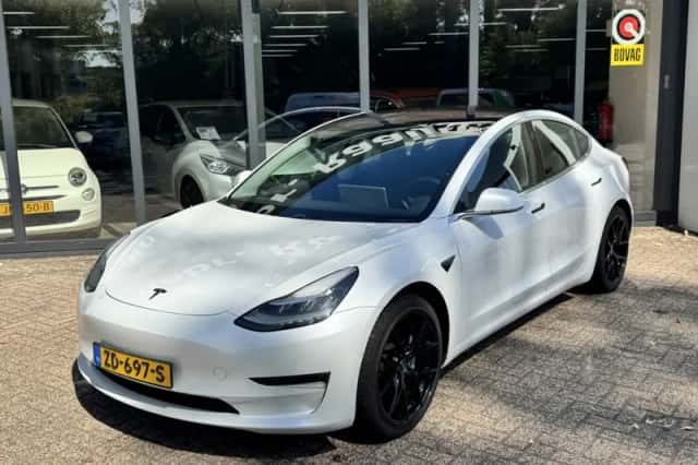 Tesla Model 3 (2019) thumbnail 2