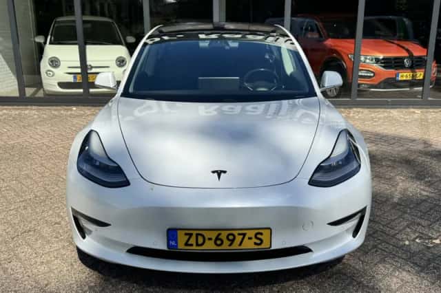 Tesla Model 3 (2019) thumbnail 3