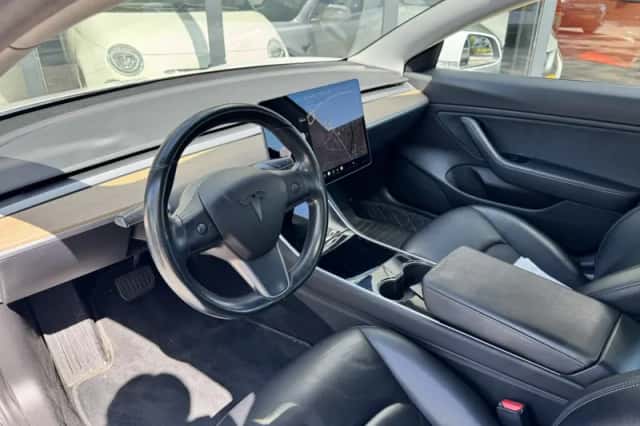 Tesla Model 3 (2019) thumbnail 5