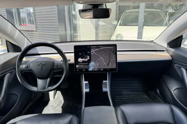 Tesla Model 3 (2019) thumbnail 6