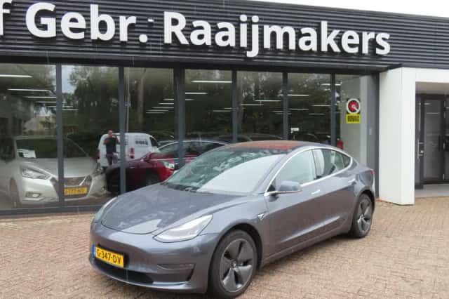 Tesla Model 3 (2019) thumbnail 1