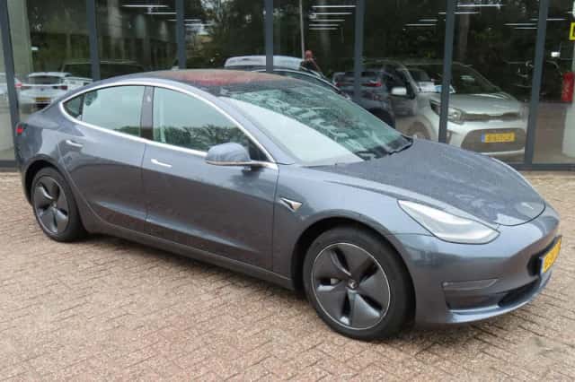 Tesla Model 3 (2019) thumbnail 4