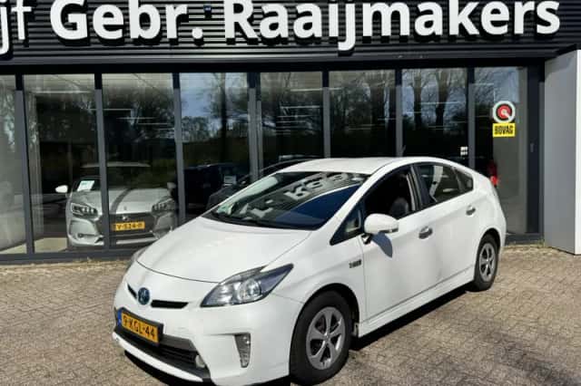 Toyota Prius (2013) thumbnail 2