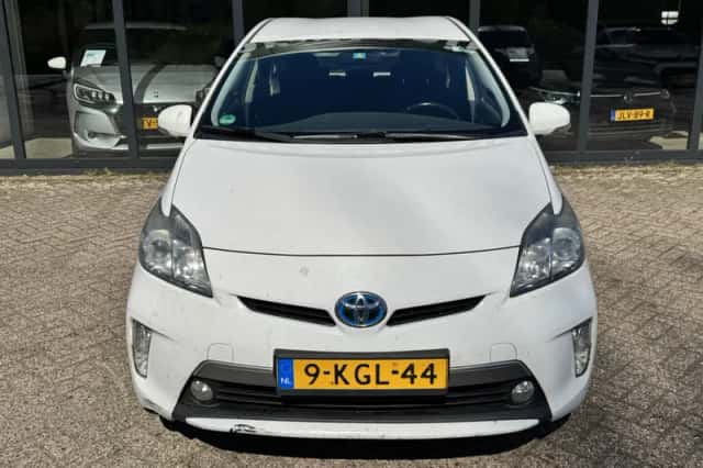 Toyota Prius (2013) thumbnail 3