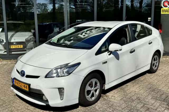 Toyota Prius (2013) thumbnail 3