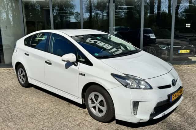 Toyota Prius (2013) thumbnail 5