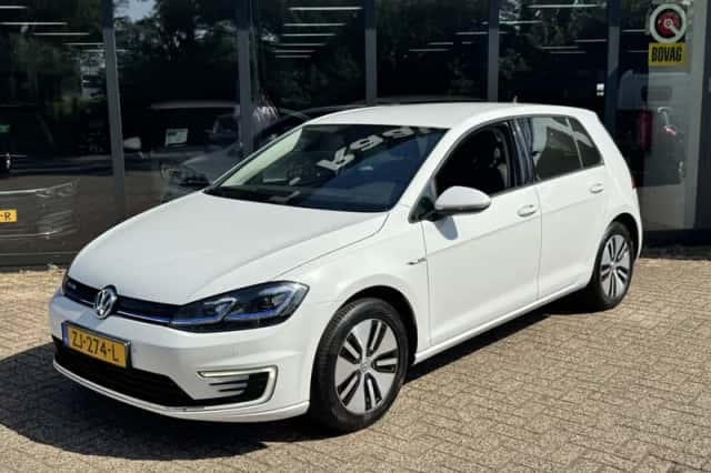 Volkswagen E-Golf (2019) thumbnail 3