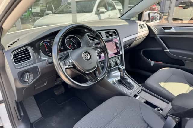 Volkswagen E-Golf (2019) thumbnail 5