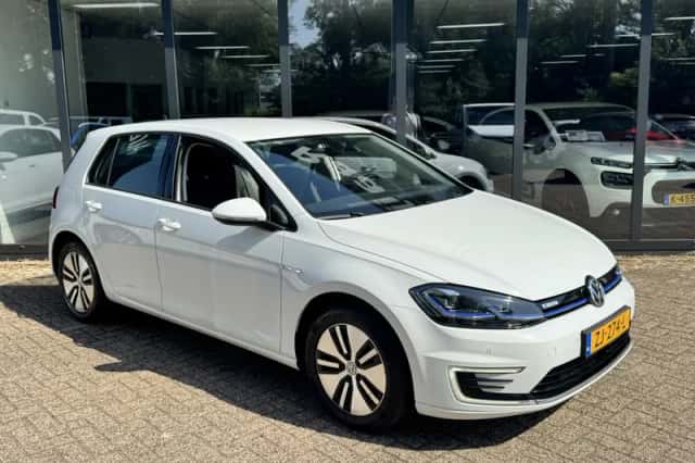 Volkswagen E-Golf (2019) thumbnail 4