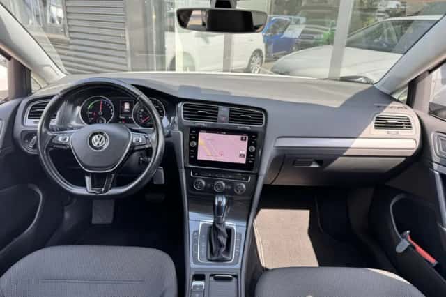 Volkswagen E-Golf (2019) thumbnail 6