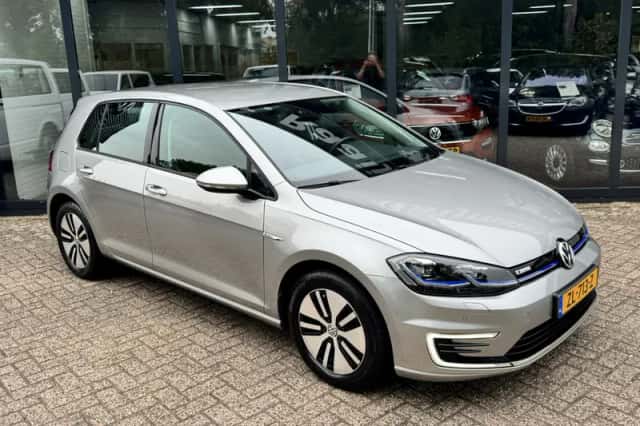 Volkswagen E-Golf (2019) thumbnail 4
