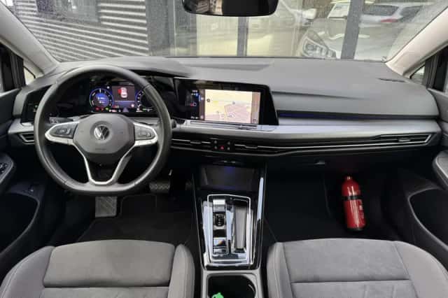 Volkswagen Golf (2022) thumbnail 5