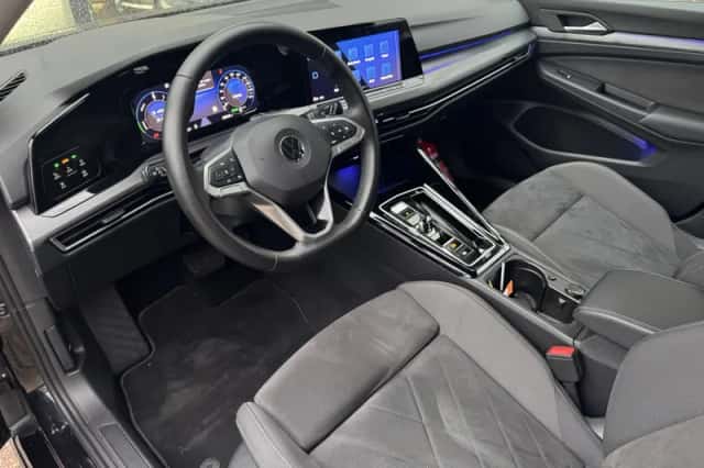 Volkswagen Golf (2022) thumbnail 6