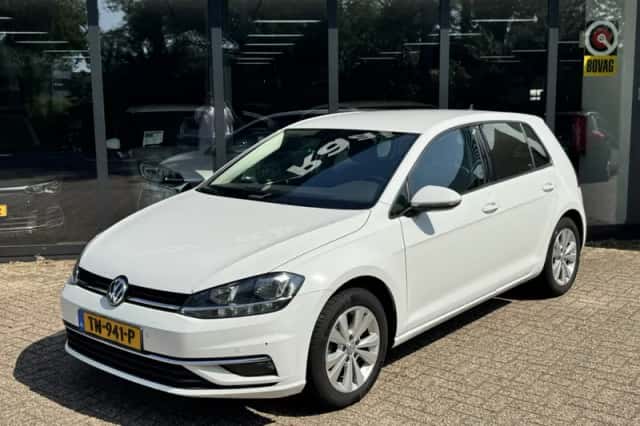Volkswagen Golf (2018) thumbnail 2