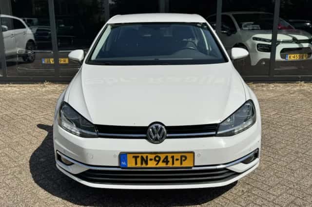 Volkswagen Golf (2018) thumbnail 3