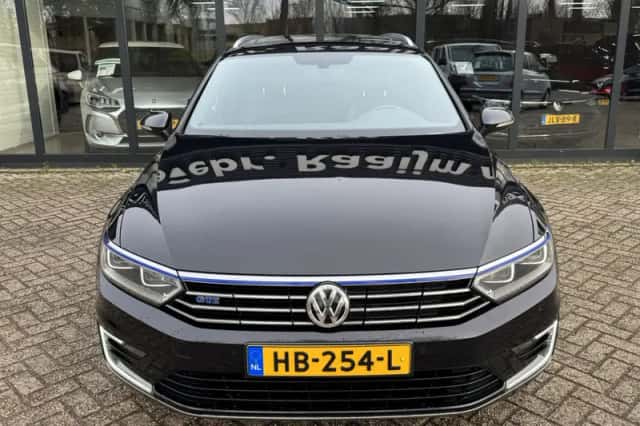 Volkswagen Passat (2015) thumbnail 3