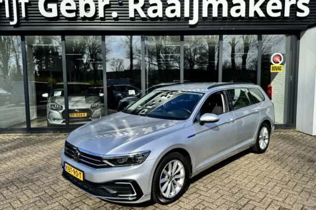 Volkswagen Passat (2020) thumbnail 1