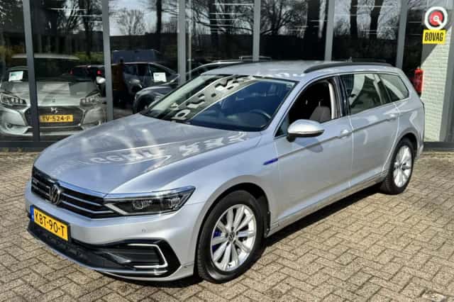 Volkswagen Passat (2020) thumbnail 2