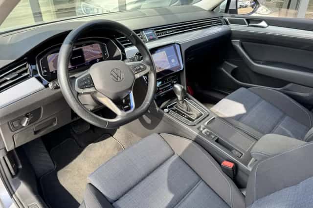 Volkswagen Passat (2020) thumbnail 5