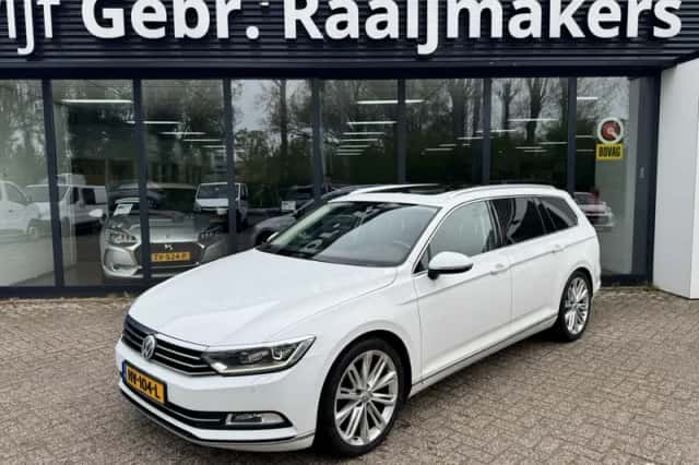 Volkswagen Passat (2016) thumbnail 1