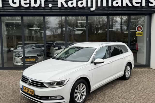 Volkswagen Passat (2019) thumbnail 2