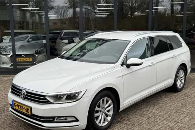 Volkswagen Passat (2019) thumbnail 3