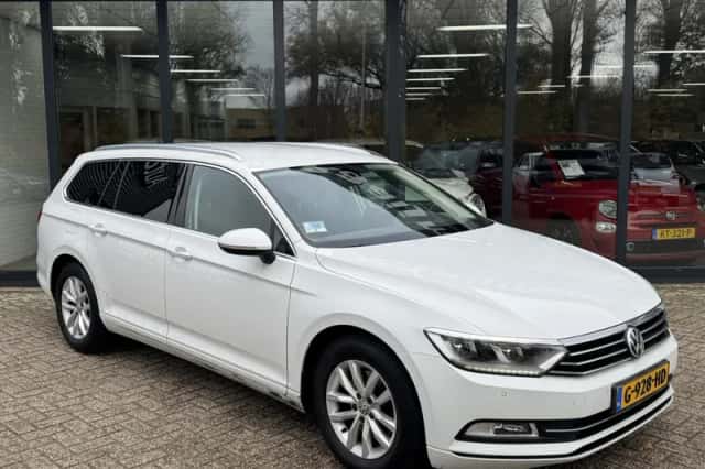 Volkswagen Passat (2019) thumbnail 4