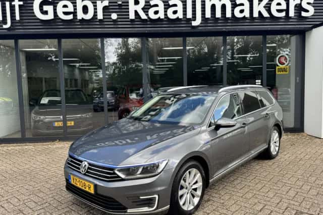 Volkswagen Passat (2016) thumbnail 2