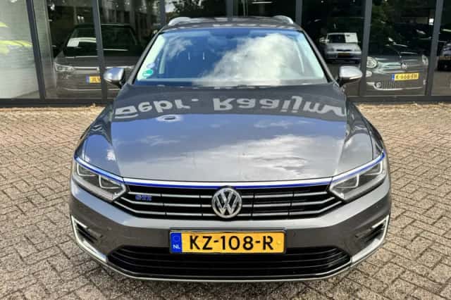 Volkswagen Passat (2016) thumbnail 4