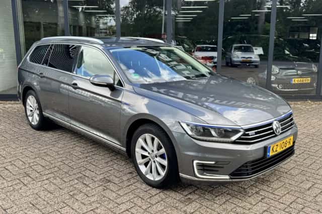 Volkswagen Passat (2016) thumbnail 5