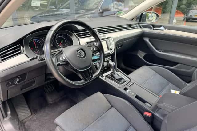 Volkswagen Passat (2016) thumbnail 6