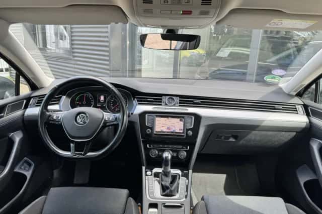 Volkswagen Passat (2016) thumbnail 6