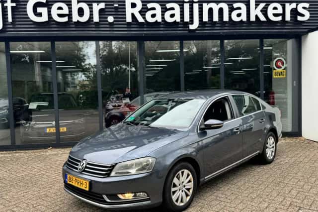 Volkswagen Passat (2011) thumbnail 1