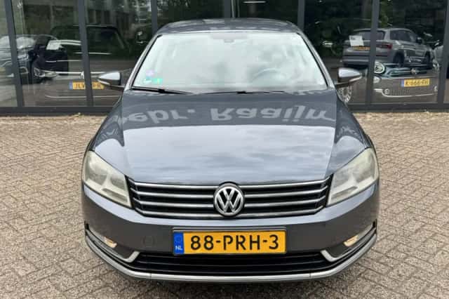 Volkswagen Passat (2011) thumbnail 4