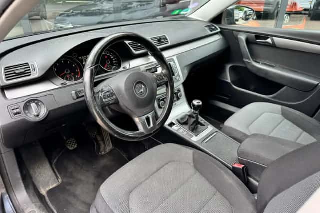 Volkswagen Passat (2011) thumbnail 5