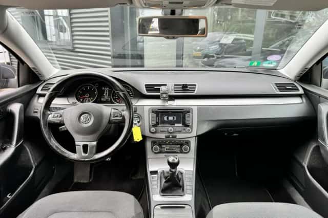 Volkswagen Passat (2011) thumbnail 6