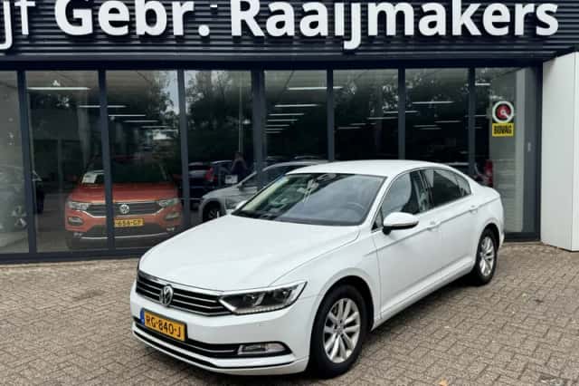 Volkswagen Passat (2017) thumbnail 1