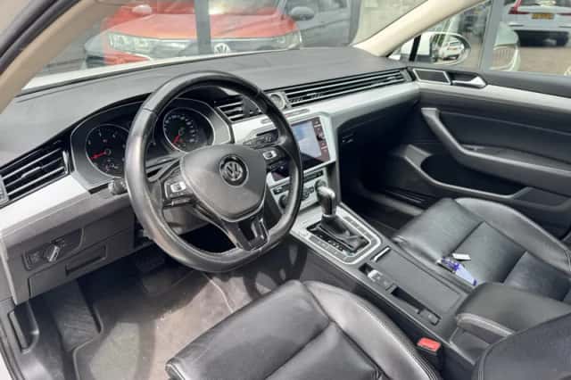 Volkswagen Passat (2017) thumbnail 5