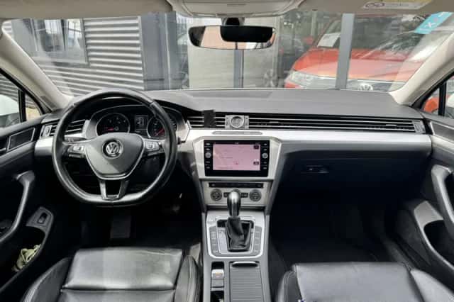 Volkswagen Passat (2017) thumbnail 6